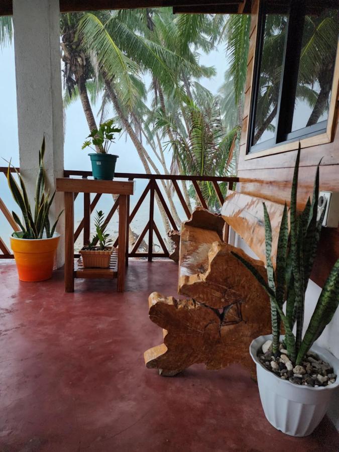 Chue&Larry'S Beachside Homestay Libagon Exterior photo