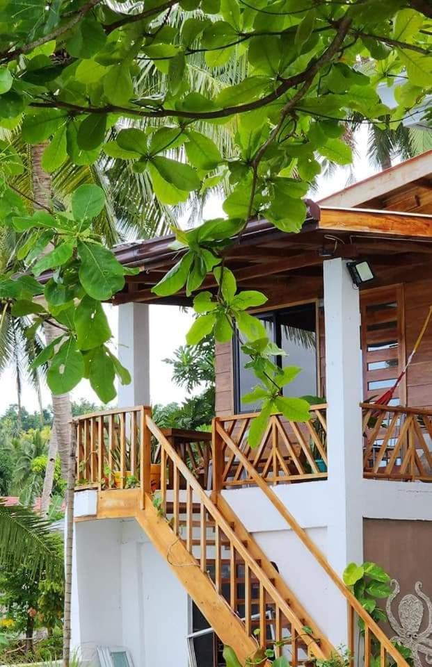 Chue&Larry'S Beachside Homestay Libagon Exterior photo